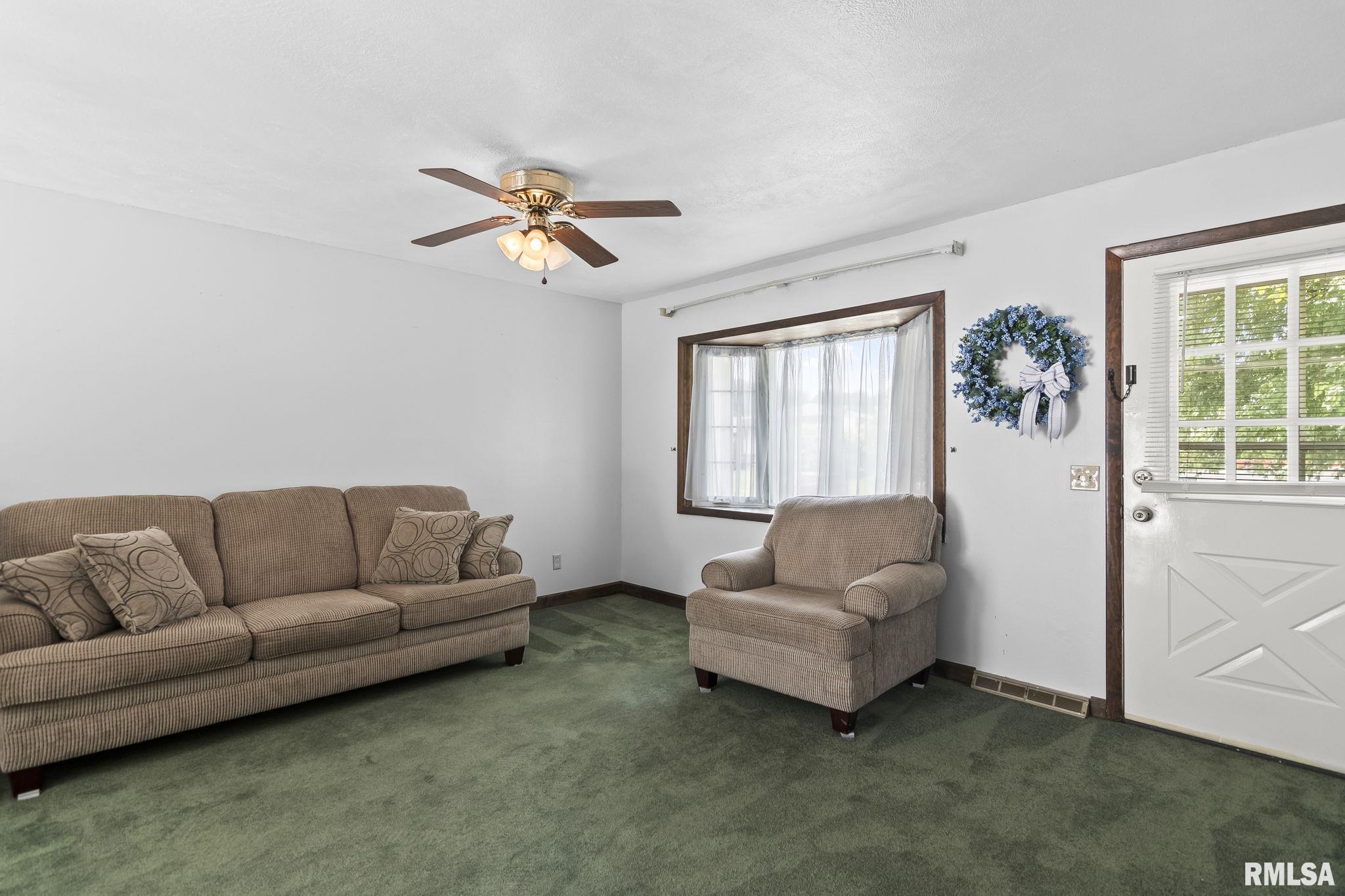 3025 East Griffiths Avenue Springfield, IL 62702 - Photo 4 of 34