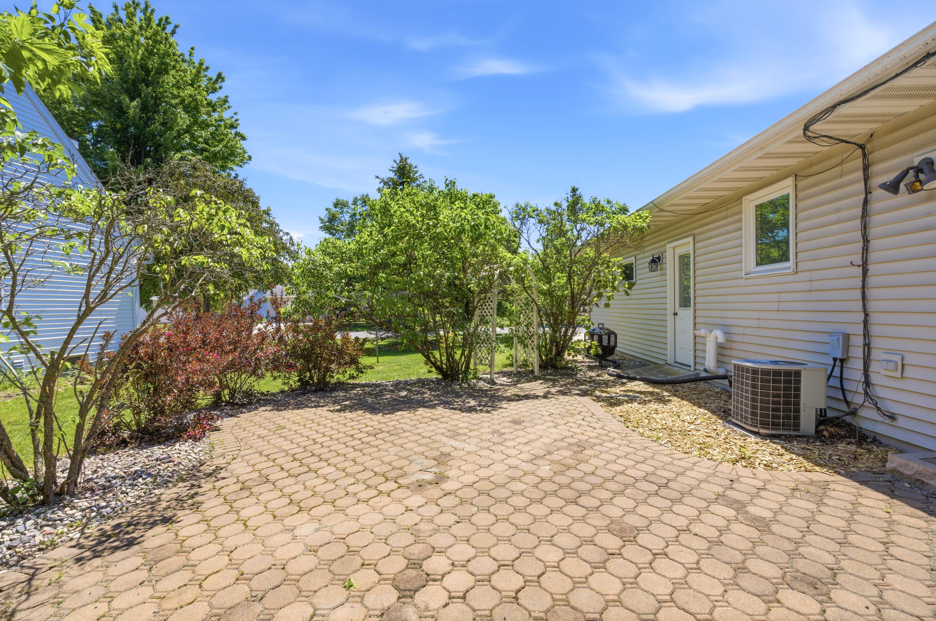 271 Southview Road Fond du Lac, WI 54935 - Photo 3 of 43 Photo-35 (6)