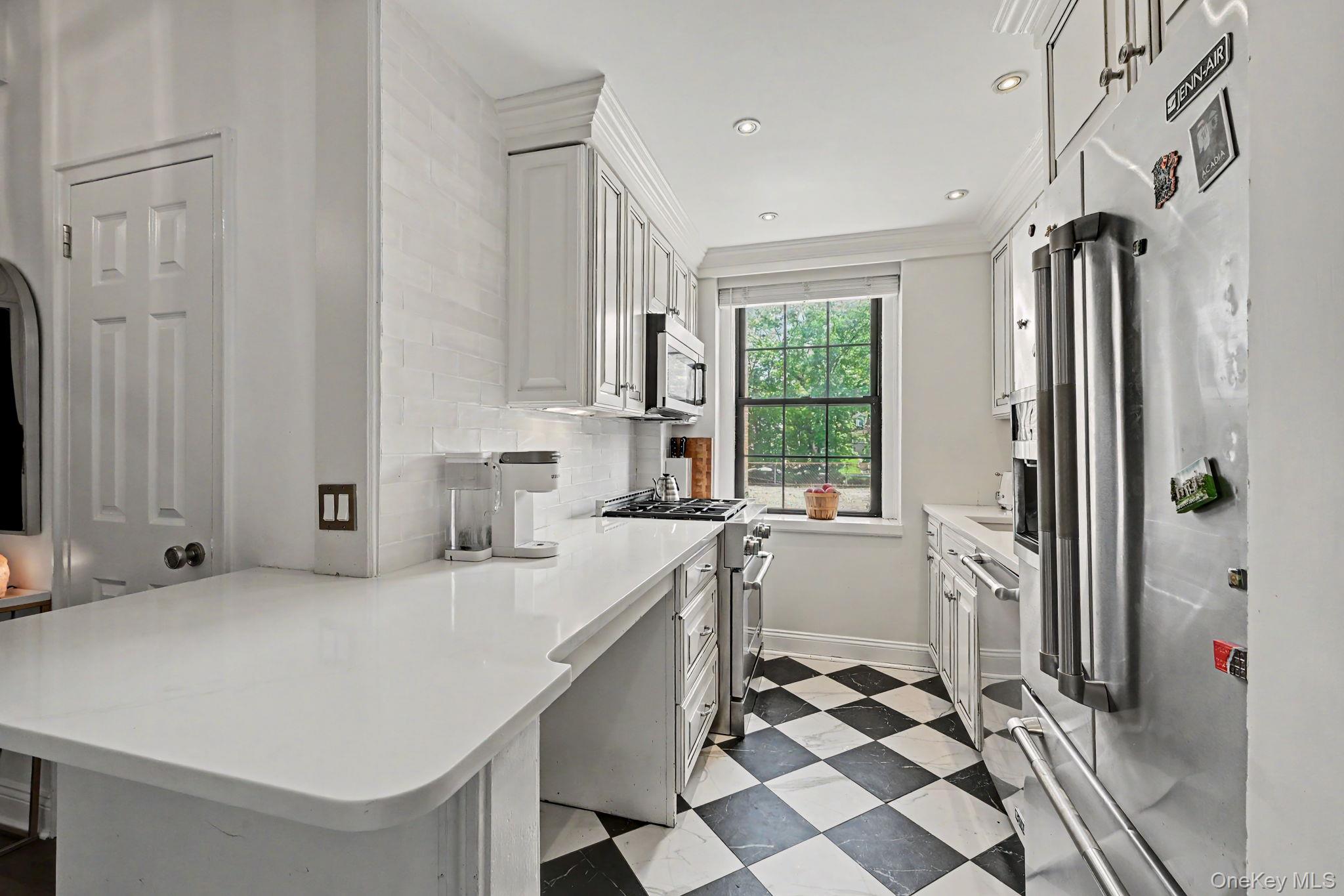 192 Garth Road, Unit TM Scarsdale, NY 10583 - Photo 7 of 34 Kitchen