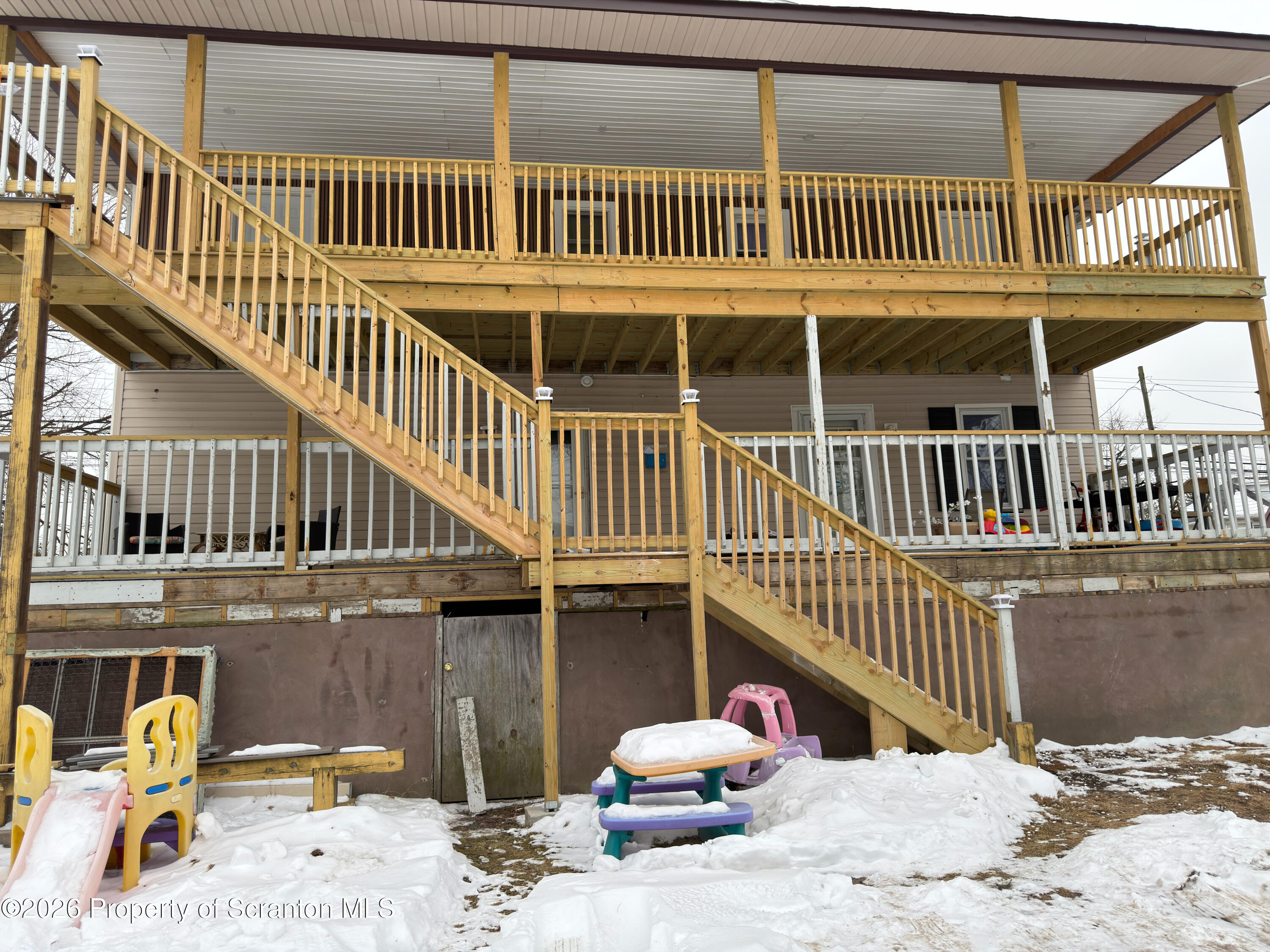 1043 Main Street Dickson City, PA 18519 - Photo 2 of 10 Rear