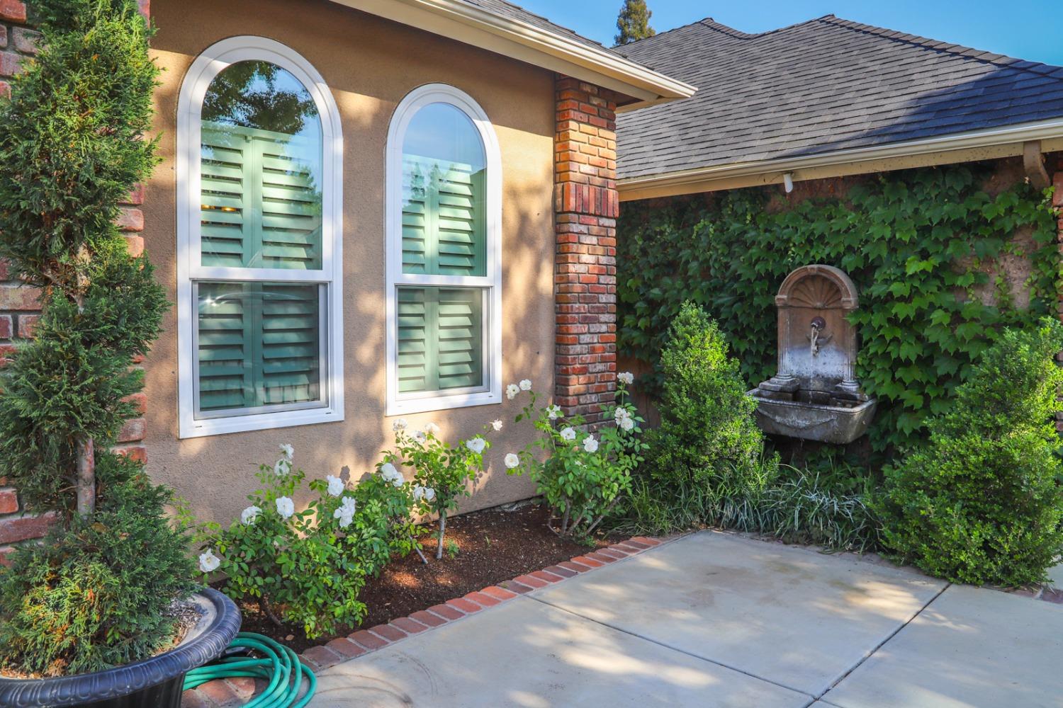 7322 North Geraldine Avenue Fresno, CA 93711 - Photo 34 of 36 a front view of a house with garden