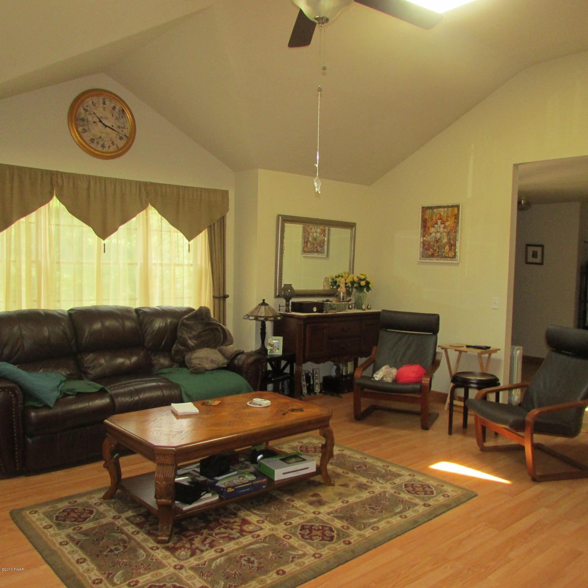 2140 Oaktree Lane Bushkill, PA 18324 - Photo 3 of 27