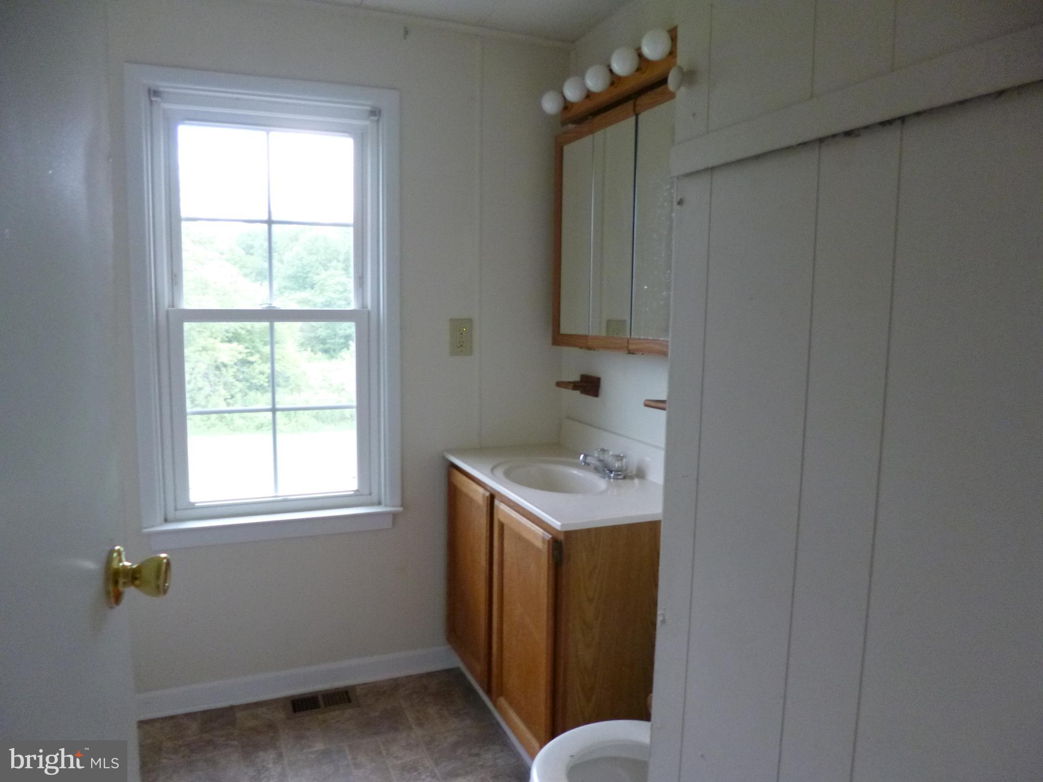 7337 Blanton Road Ruther Glen, VA 22546 - Photo 4 of 6 Bath