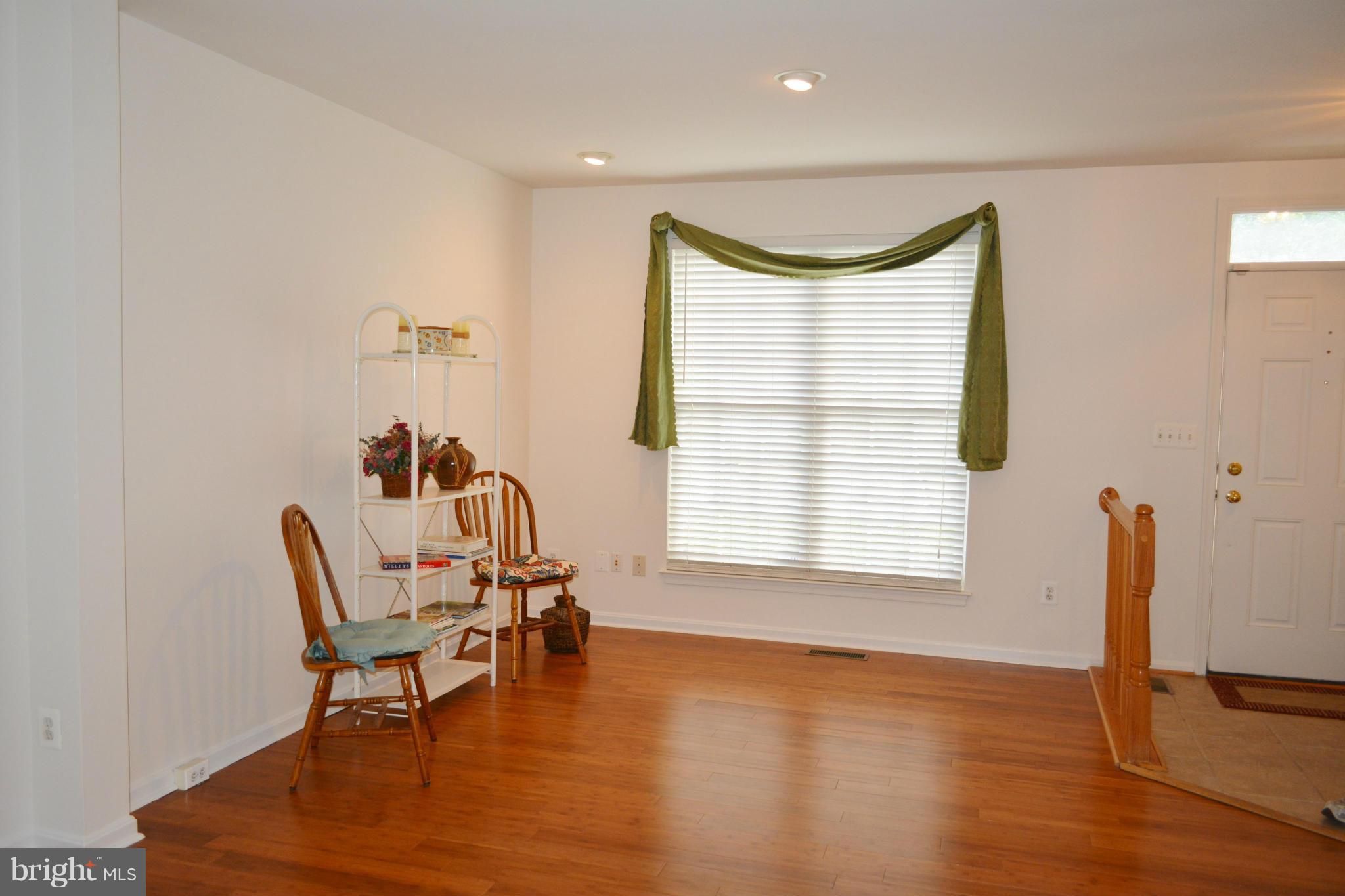 9069 Two Bays Road Lorton, VA 22079 - Photo 2 of 19 Living Room