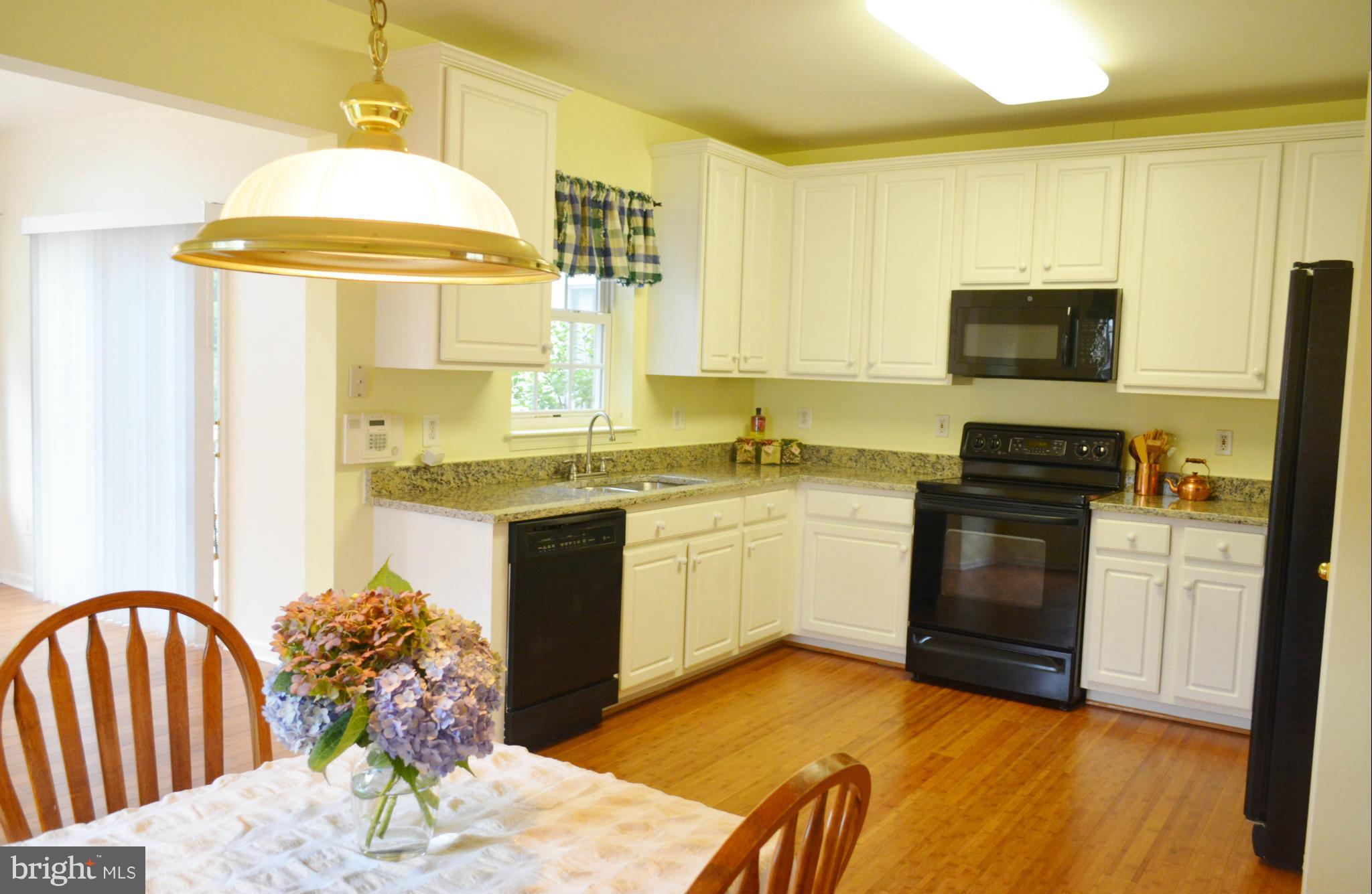 9069 Two Bays Road Lorton, VA 22079 - Photo 5 of 19 Breakfast Rm & View of Kitchen