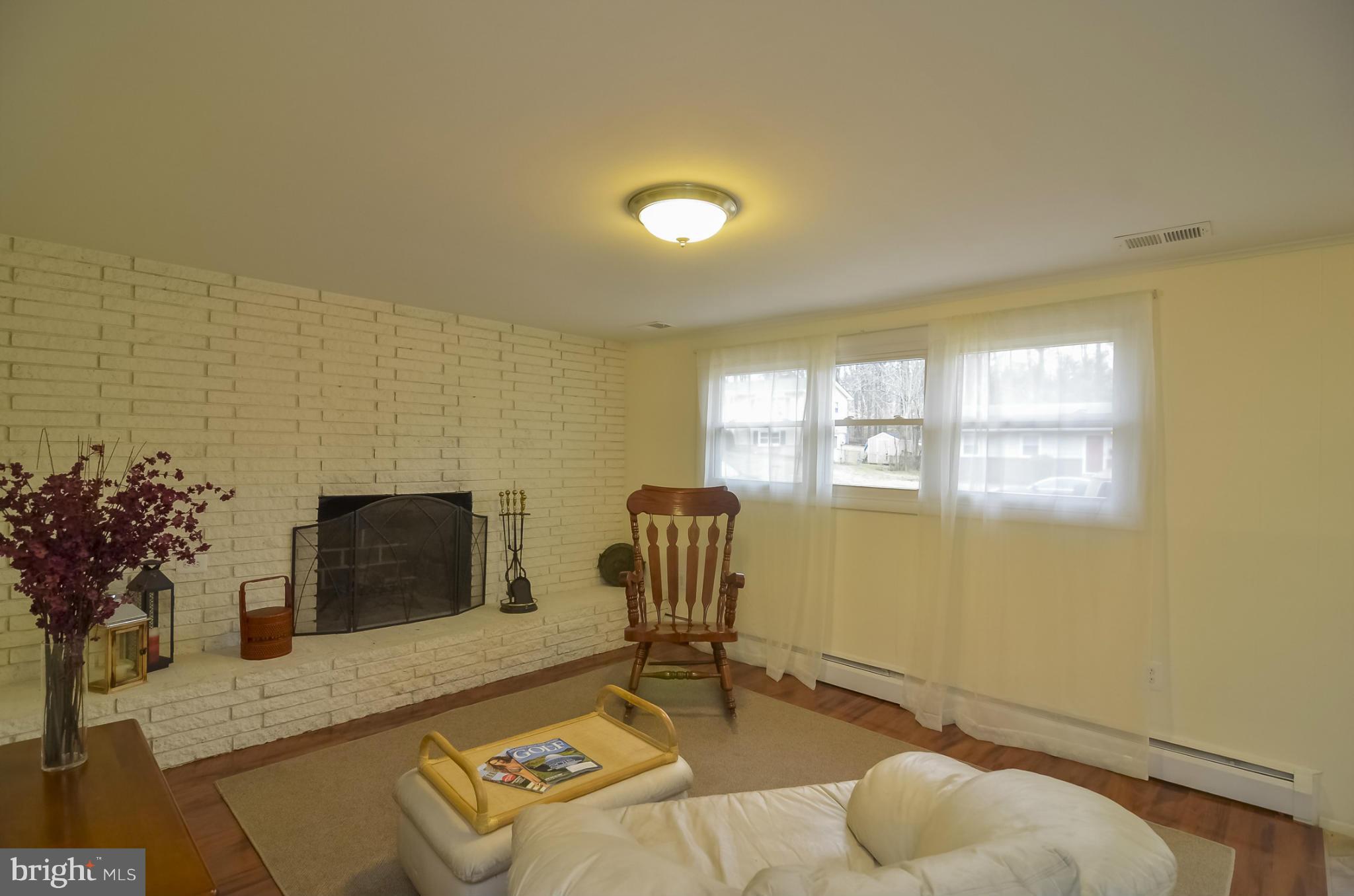14315 Fullerton Road Woodbridge, VA 22193 - Photo 6 of 20 Family Room