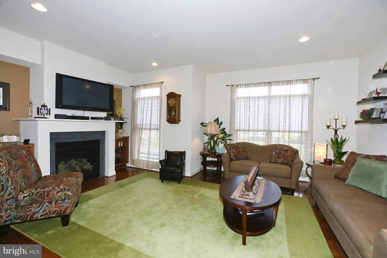 4161 Legato Road Fairfax, VA 22033 - Photo 2 of 8 Living Room