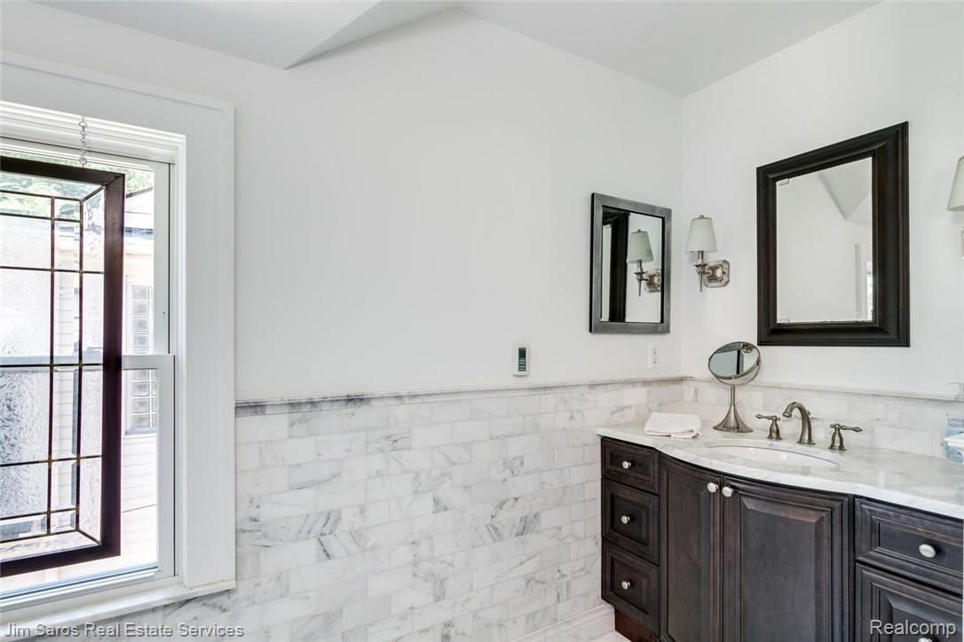 262 Moran Road Grosse Pointe, MI 48236 - Photo 16 of 28 262 Moran Rd Grosse Pointe-large-005-8-262 Moran0005FULL-1500x1000-72dpi.jpg