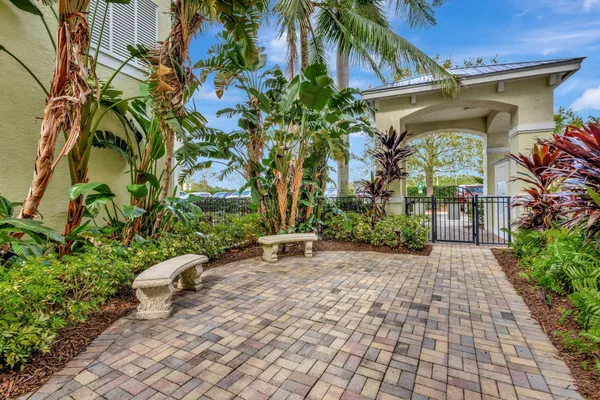 $4,500 | 975 Northwest Flagler Avenue, Unit 407, Stuart, FL 34994