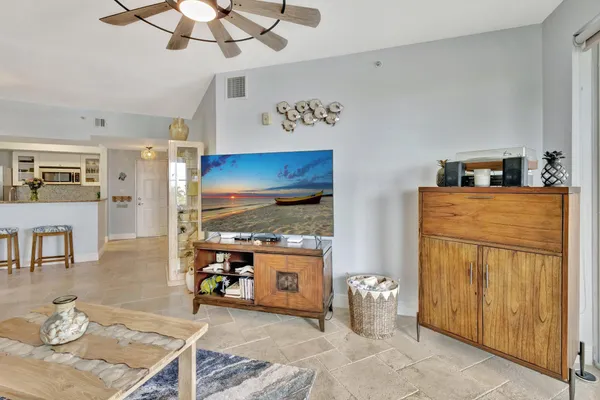 $4,500 | 975 Northwest Flagler Avenue, Unit 407, Stuart, FL 34994