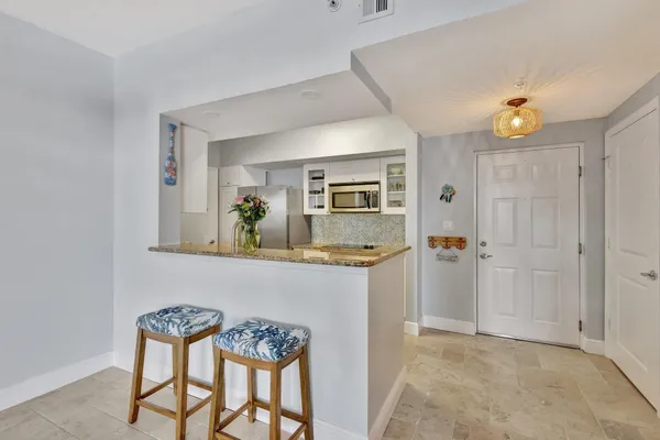 $4,500 | 975 Northwest Flagler Avenue, Unit 407, Stuart, FL 34994