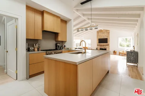 $2,995,000 | 19809 Montau Drive, Topanga, CA 90290