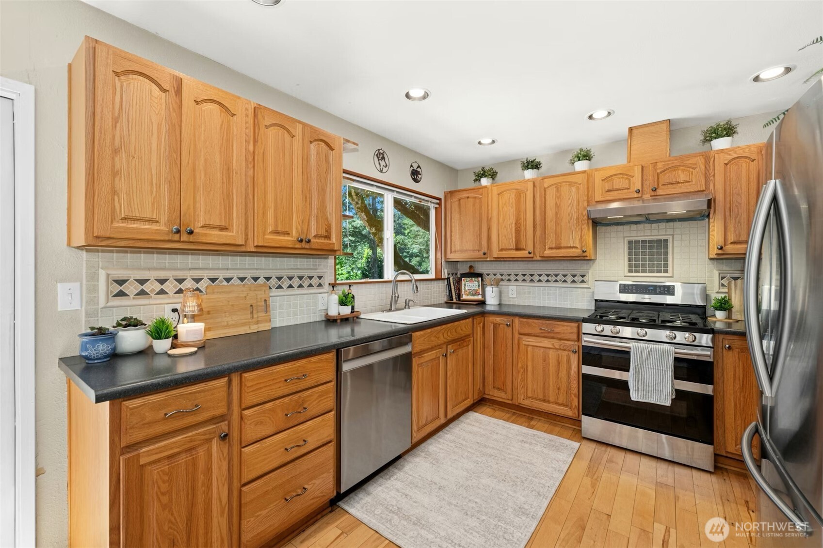 711 Eagle Cliff Road Northeast Bainbridge Island, WA 98110 - Photo 6 of 31