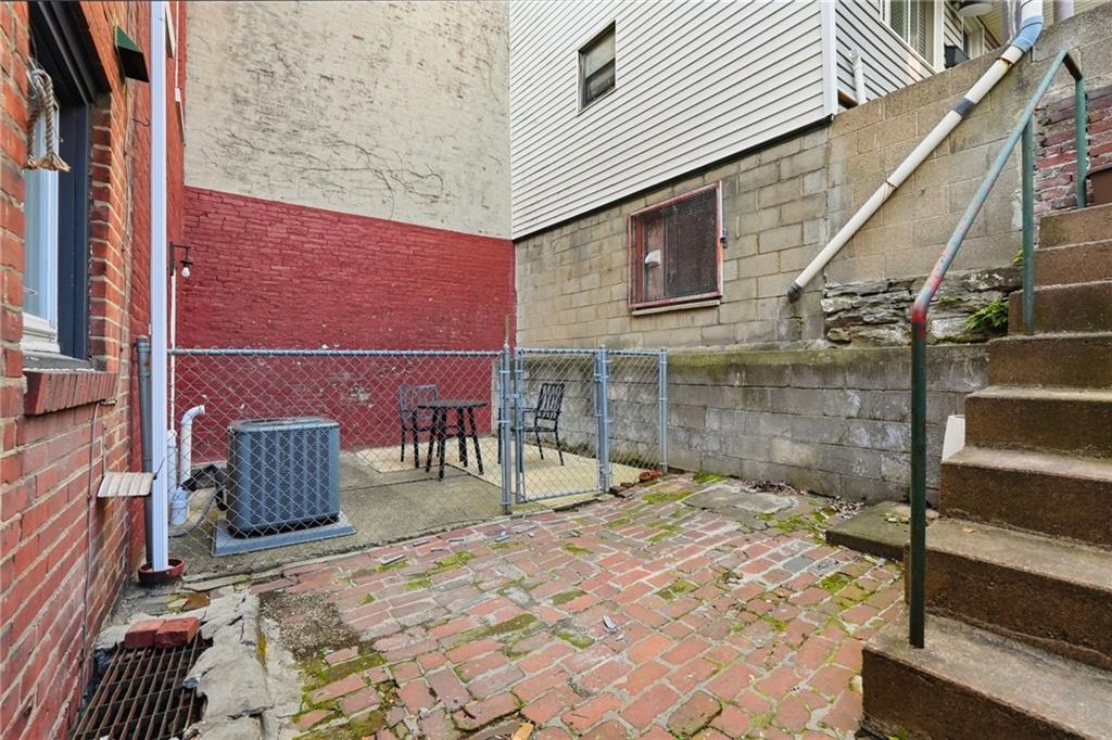 3468 Ligonier Street Pittsburgh, PA 15201 - Photo 27 of 33