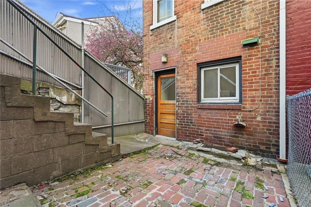 3468 Ligonier Street Pittsburgh, PA 15201 - Photo 28 of 33 a backyard of a house
