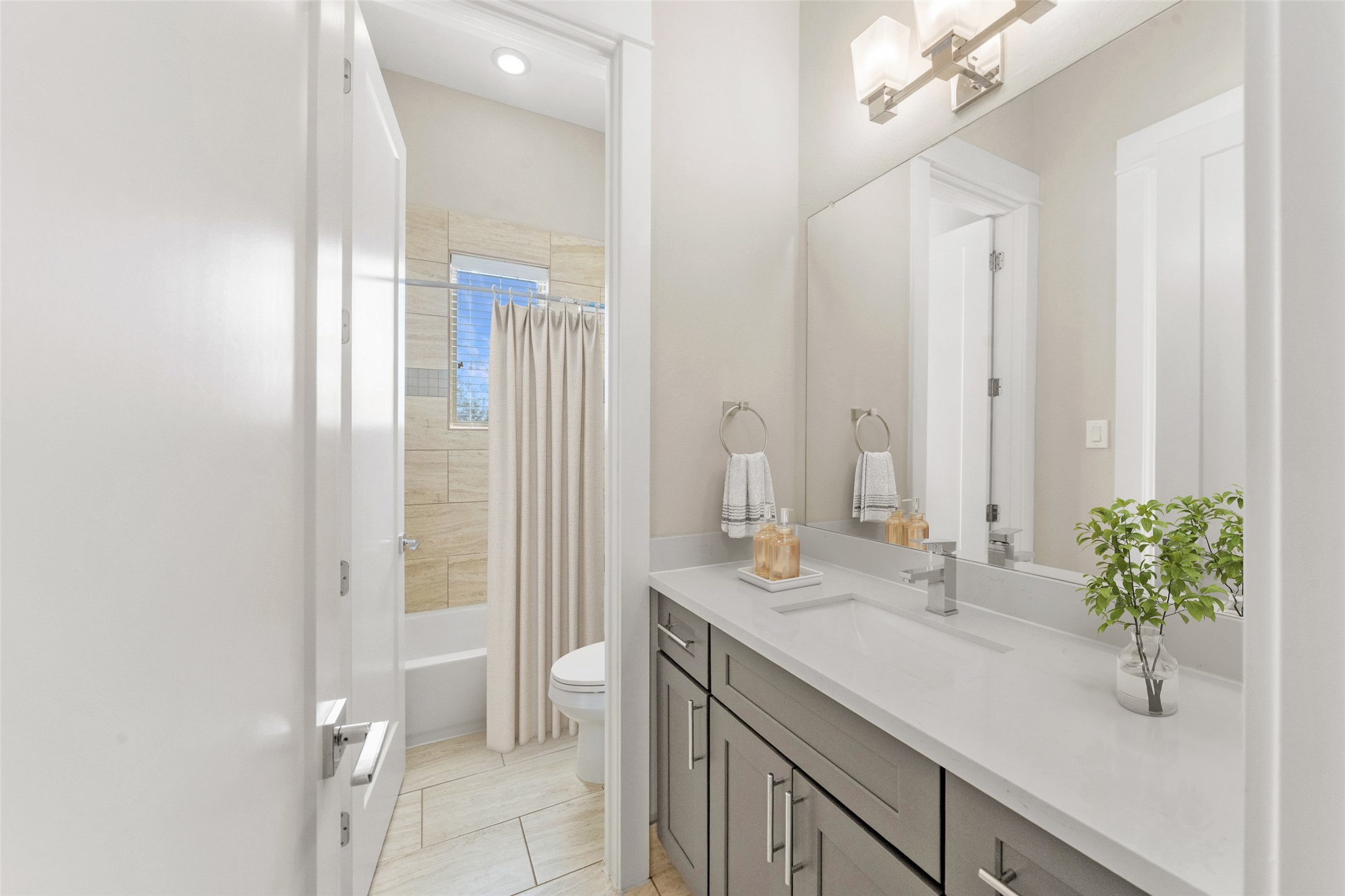 1707 Freeman Street Houston, TX 77009 - Photo 15 of 20 a bathroom with a double vanity sink and a mirror