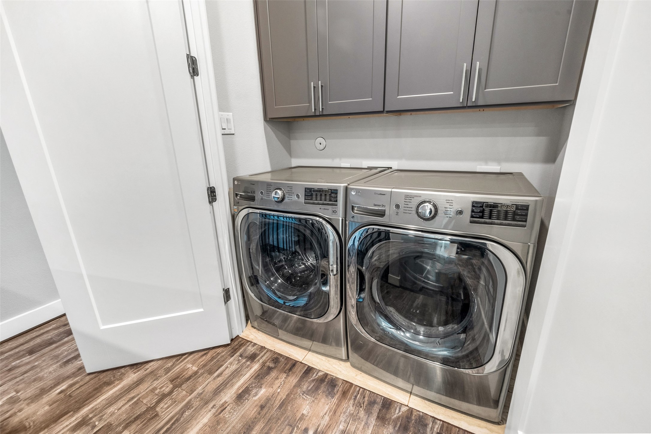 1707 Freeman Street Houston, TX 77009 - Photo 8 of 20 a utility room with dryer and washer