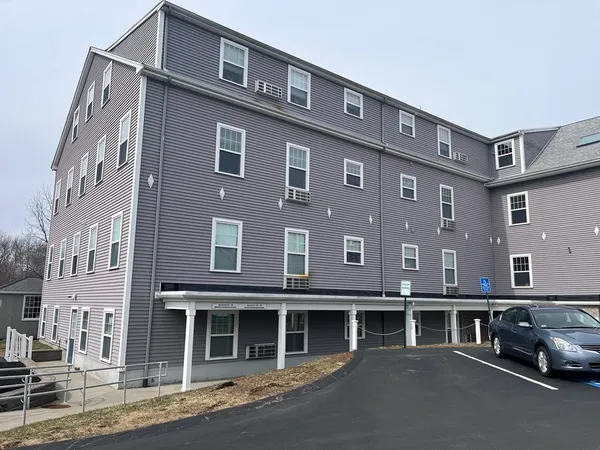 $1,900 | 68 Spring Street, Unit 200, Mansfield, MA 02048