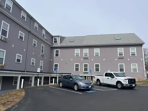 $1,900 | 68 Spring Street, Unit 200, Mansfield, MA 02048