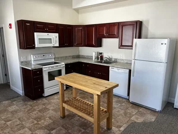 $1,900 | 68 Spring Street, Unit 200, Mansfield, MA 02048