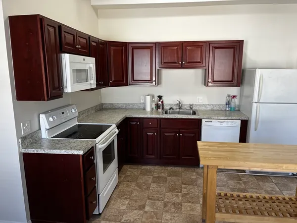 $1,900 | 68 Spring Street, Unit 200, Mansfield, MA 02048