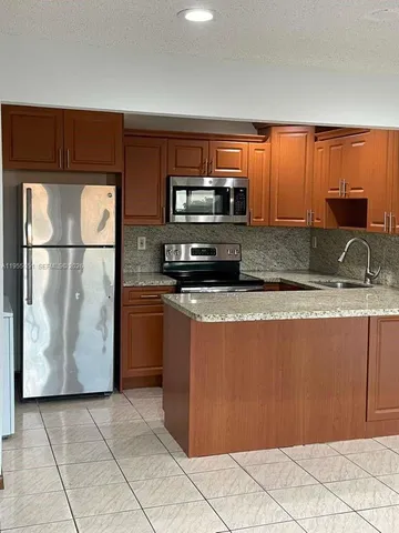 $2,200 | 1820 West 53rd Street, Unit 403, Hialeah, FL 33012