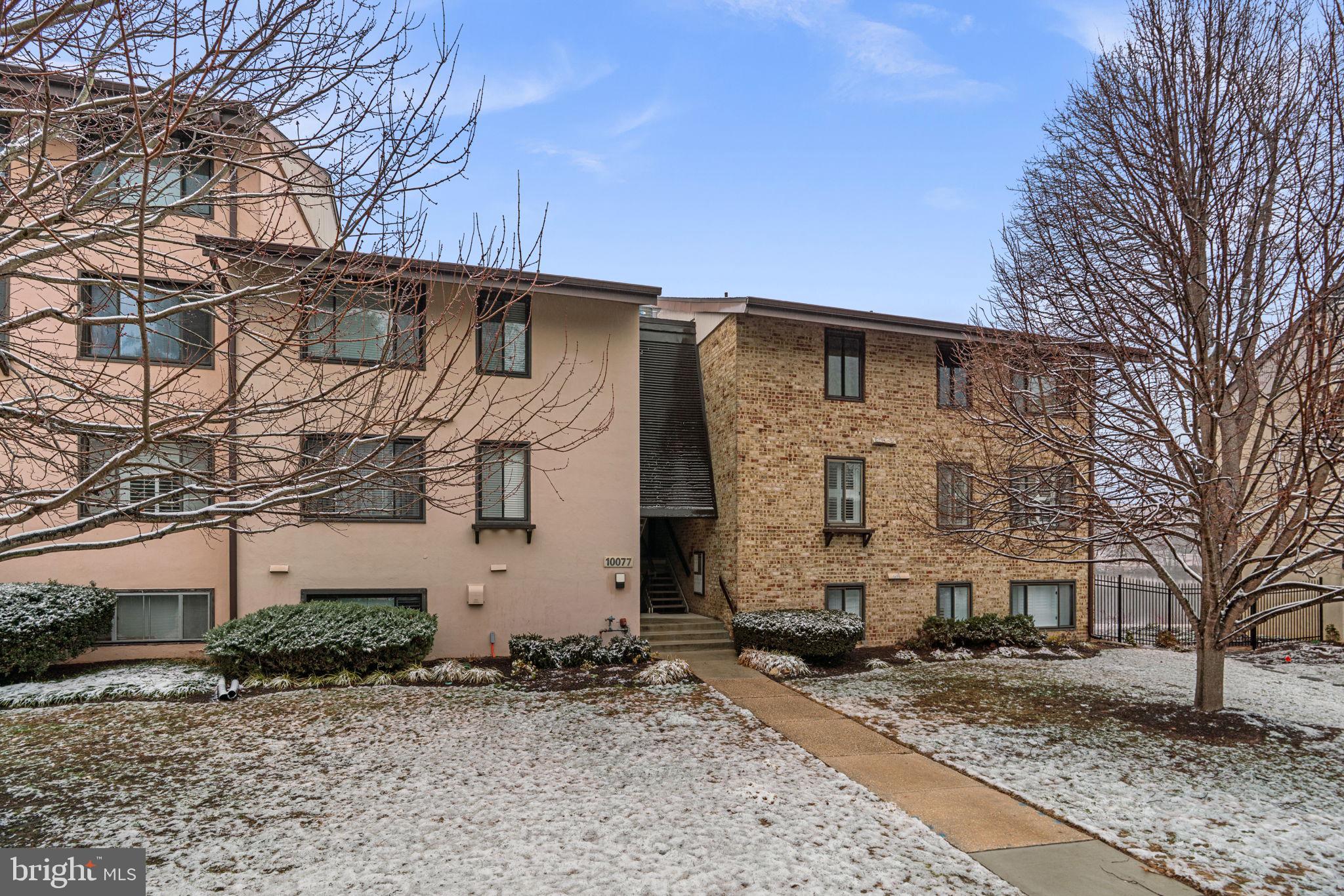 10077 Windstream Drive, Unit 4 Columbia, MD 21044 - Photo 3 of 59 End-unit, lakefront living