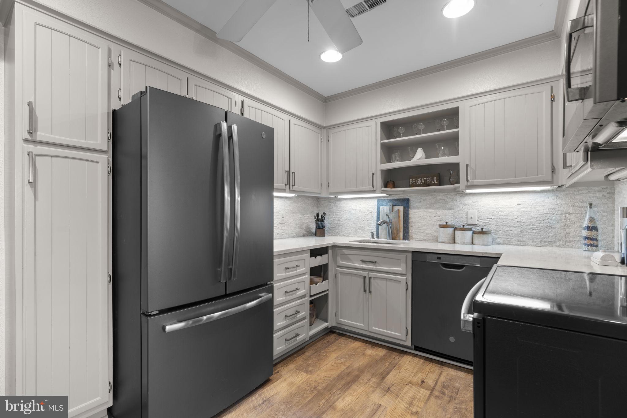 10077 Windstream Drive, Unit 4 Columbia, MD 21044 - Photo 6 of 59 Kitchen with updated appliances