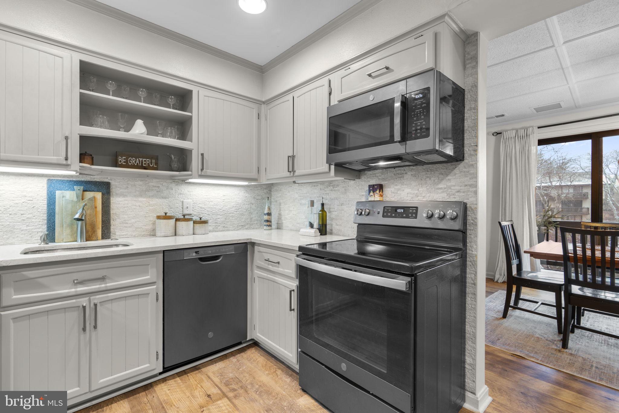 10077 Windstream Drive, Unit 4 Columbia, MD 21044 - Photo 9 of 59 Gorgeous designer backsplash