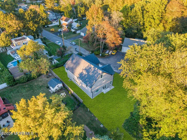a view of a yard in front of house