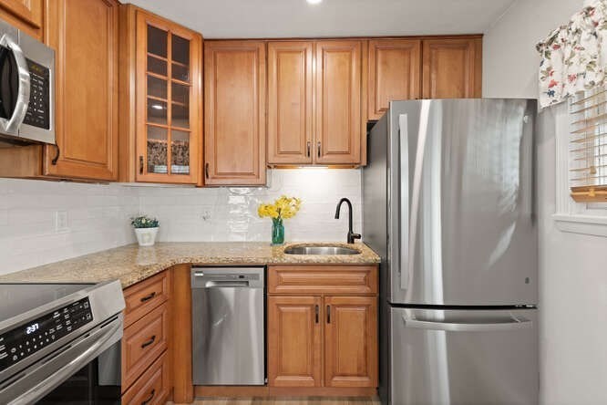 6 Ronna Road Gloucester, MA 01930 - Photo 8 of 40 Gallery Image 8