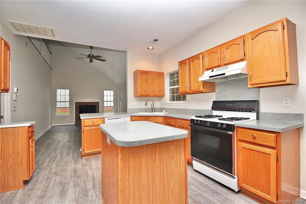 7031 Reedy Creek Road Charlotte, NC 28215 - Photo 12 of 35