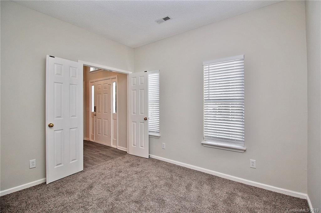 7031 Reedy Creek Road Charlotte, NC 28215 - Photo 4 of 35