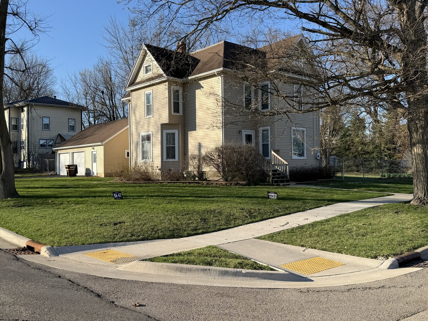 304 Avenue D Rochelle, IL 61068 - Photo 1 of 15