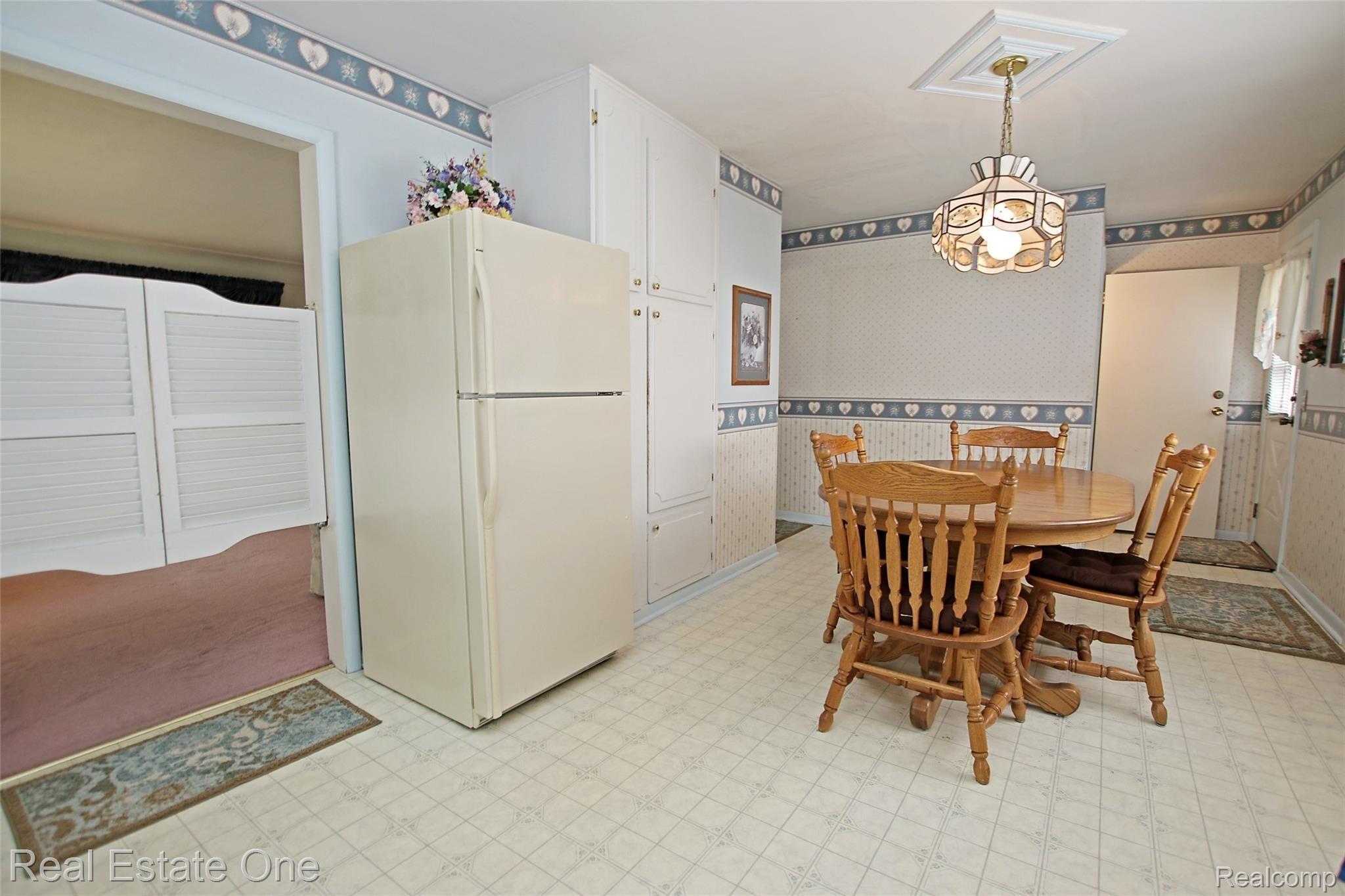 930 North Wilder Road Lapeer, MI 48446 - Photo 12 of 54 11) Kitchen.jpg