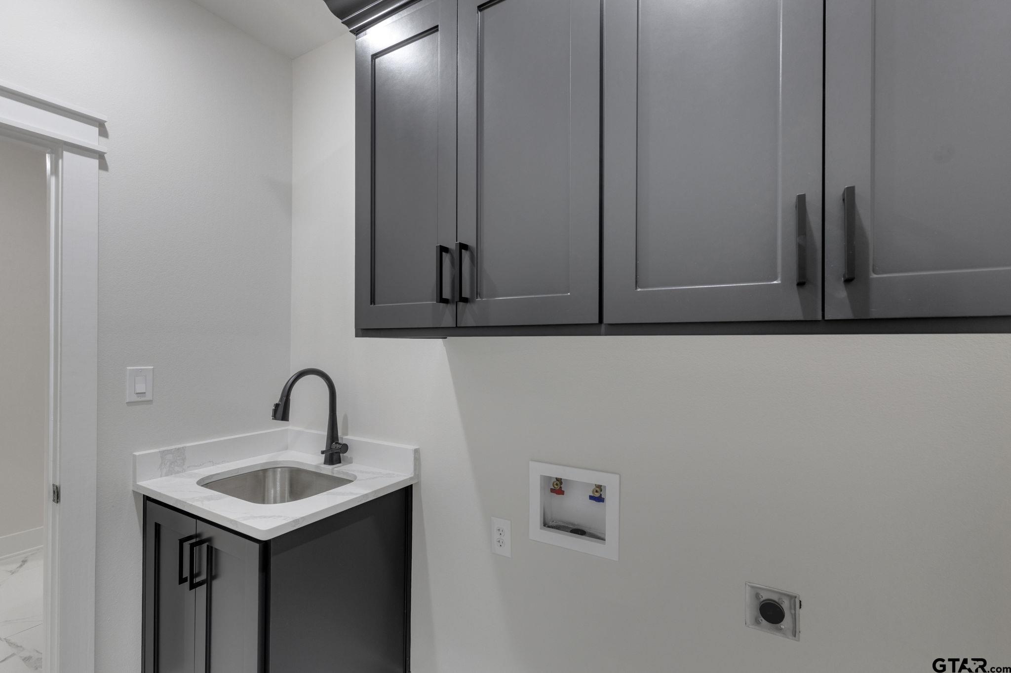 11089 Tammi Trail Tyler, TX 75709 - Photo 17 of 30 a bathroom with a sink and mirror