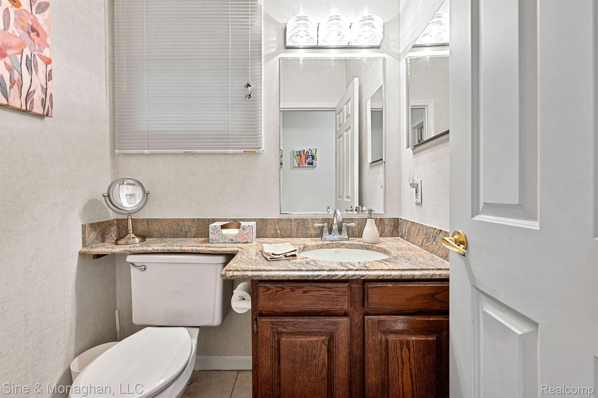 35104 Banbury Road Livonia, MI 48152 - Photo 17 of 62 Half bath with granite counter