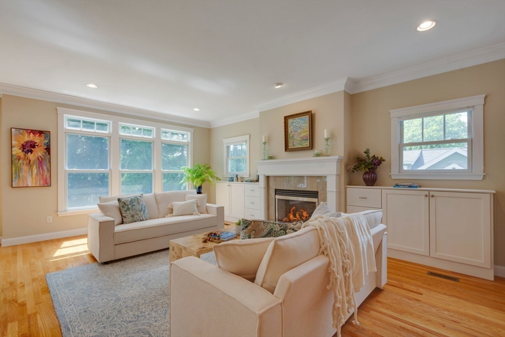 39 Lawton Road Needham, MA 02492 - Photo 4 of 40