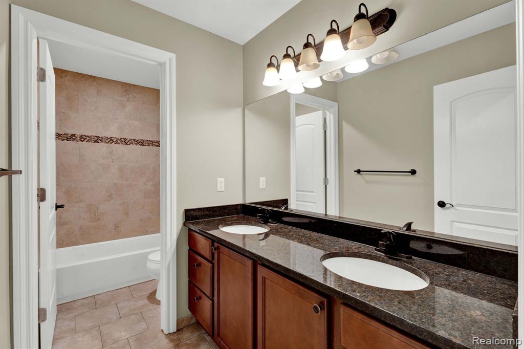 6736 Baker Utica, MI 48317 - Photo 27 of 53