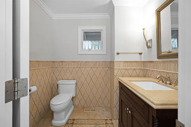 a view of livingroom with furniture and windows