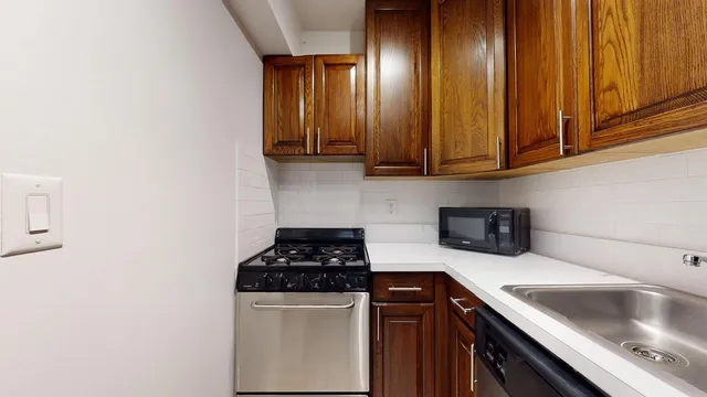 $7,850 | 305 West 13th Street, Unit 6B | West Village