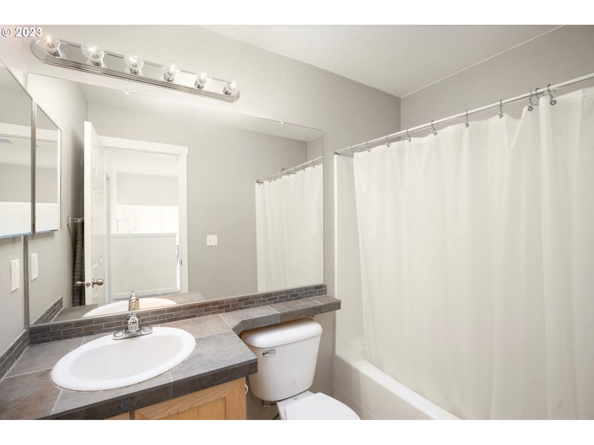 15430 Southwest Sparrow Loop, Unit 101 Beaverton, OR 97007 - Photo 19 of 26 Gallery Image 19