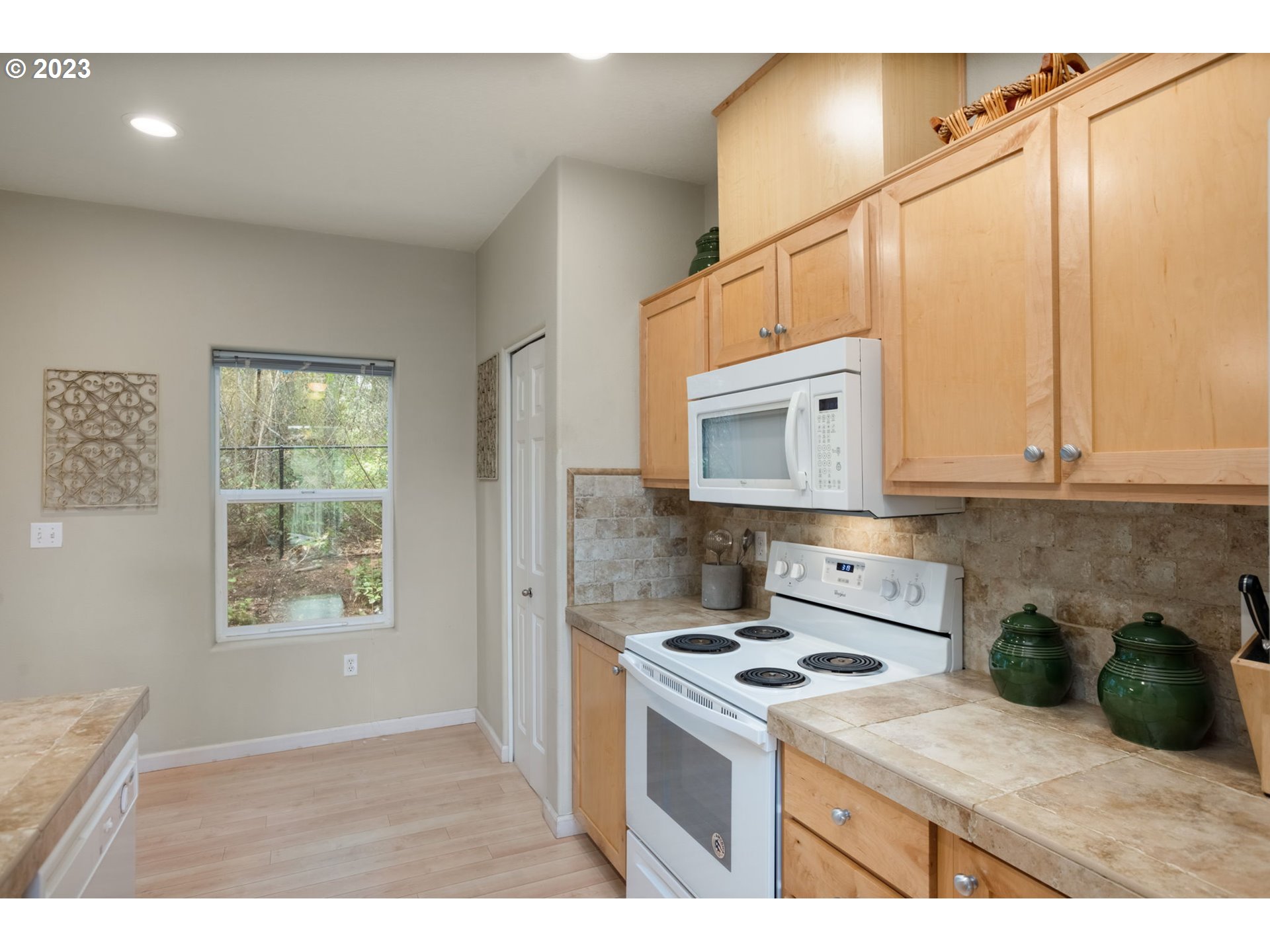 15430 Southwest Sparrow Loop, Unit 101 Beaverton, OR 97007 - Photo 9 of 26 Gallery Image 9