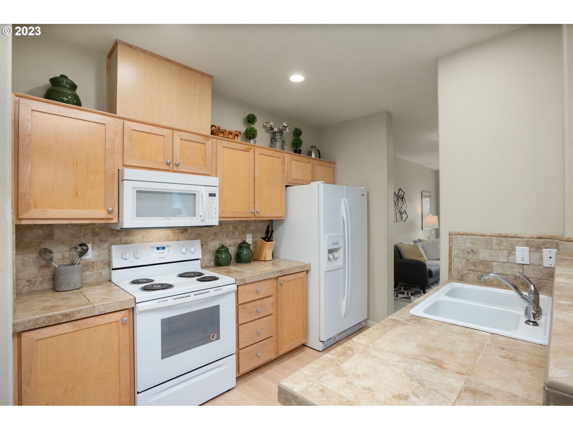 15430 Southwest Sparrow Loop, Unit 101 Beaverton, OR 97007 - Photo 10 of 26 Gallery Image 10