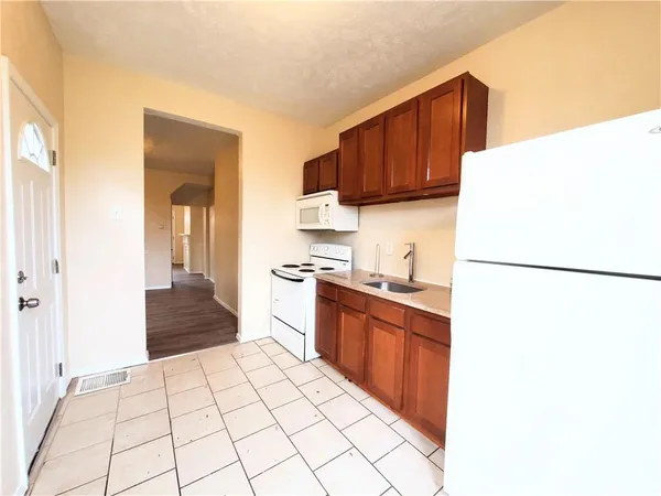 $895 | 114 Earl Street, Pittsburgh, PA 15204
