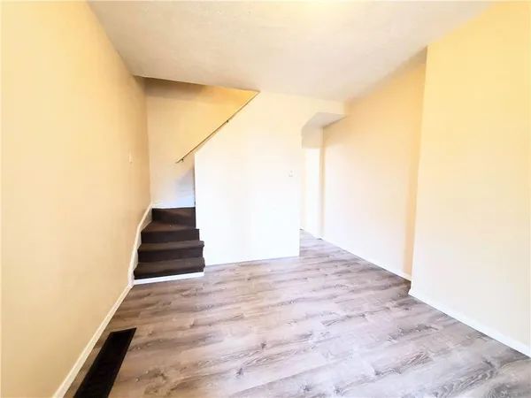$895 | 114 Earl Street, Pittsburgh, PA 15204