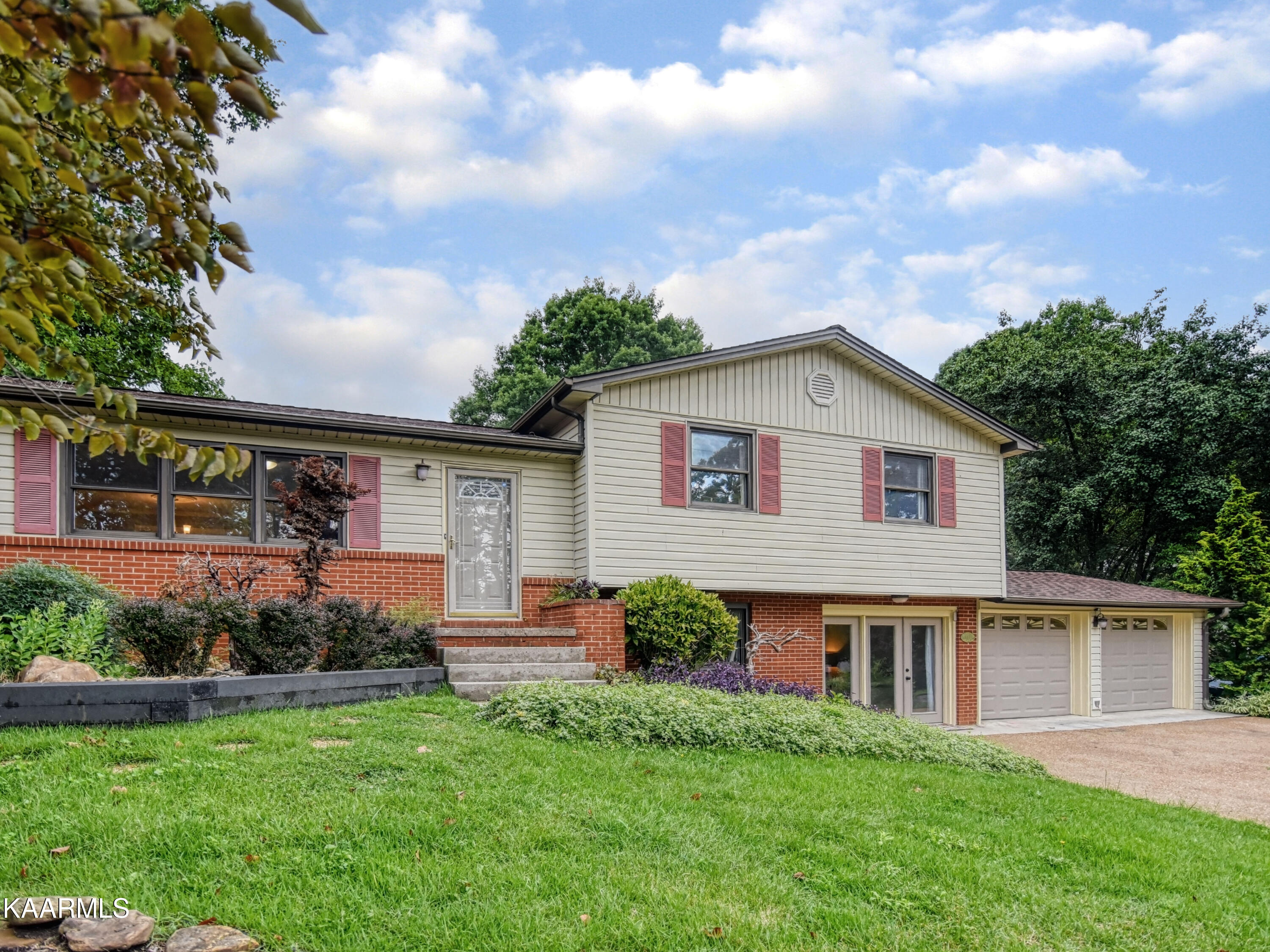 4433 Deerfield Road Knoxville, TN 37921 - Photo 1 of 32 4433 Deerfield 32