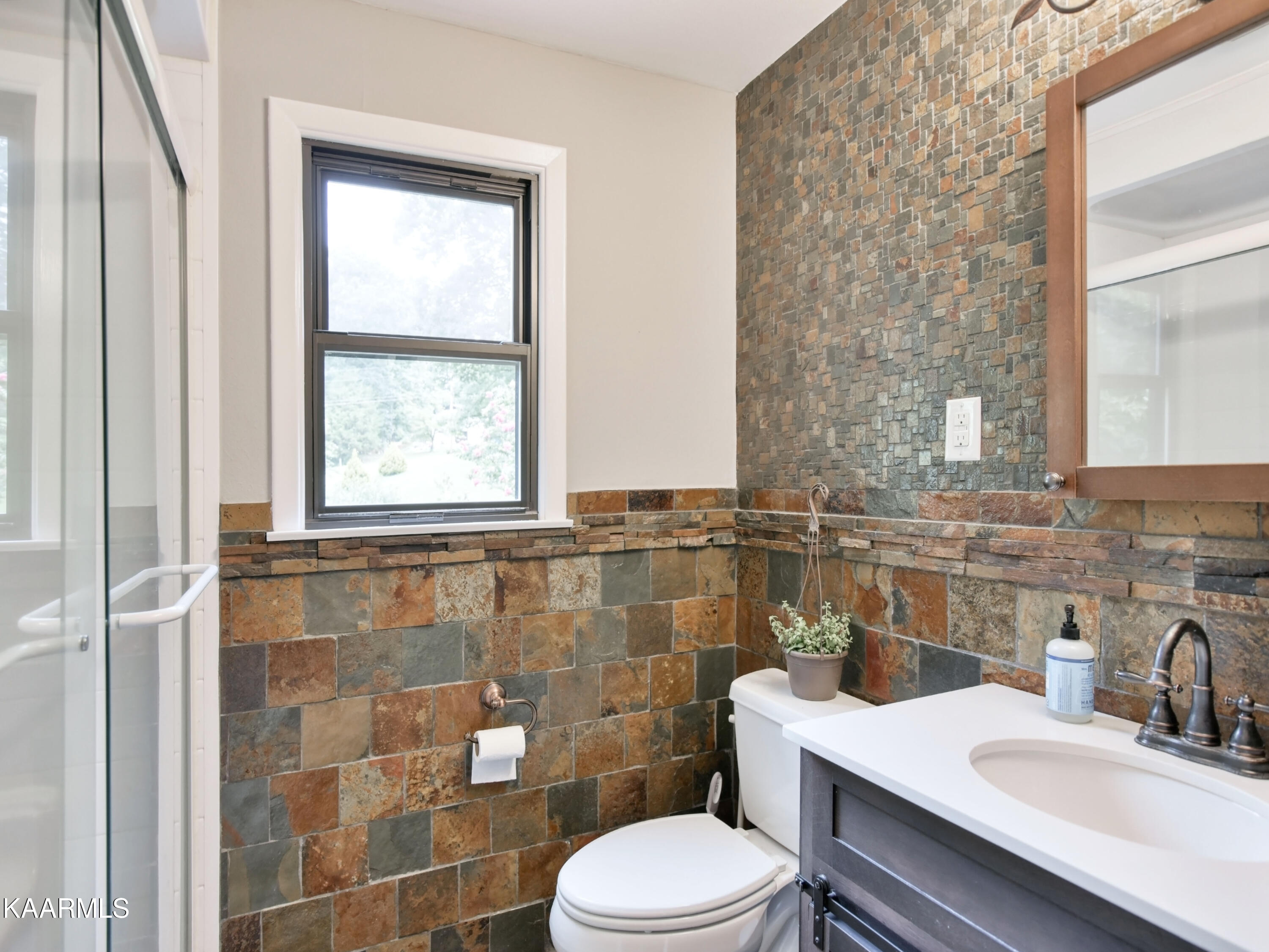 4433 Deerfield Road Knoxville, TN 37921 - Photo 13 of 32 4433 Deerfield 9