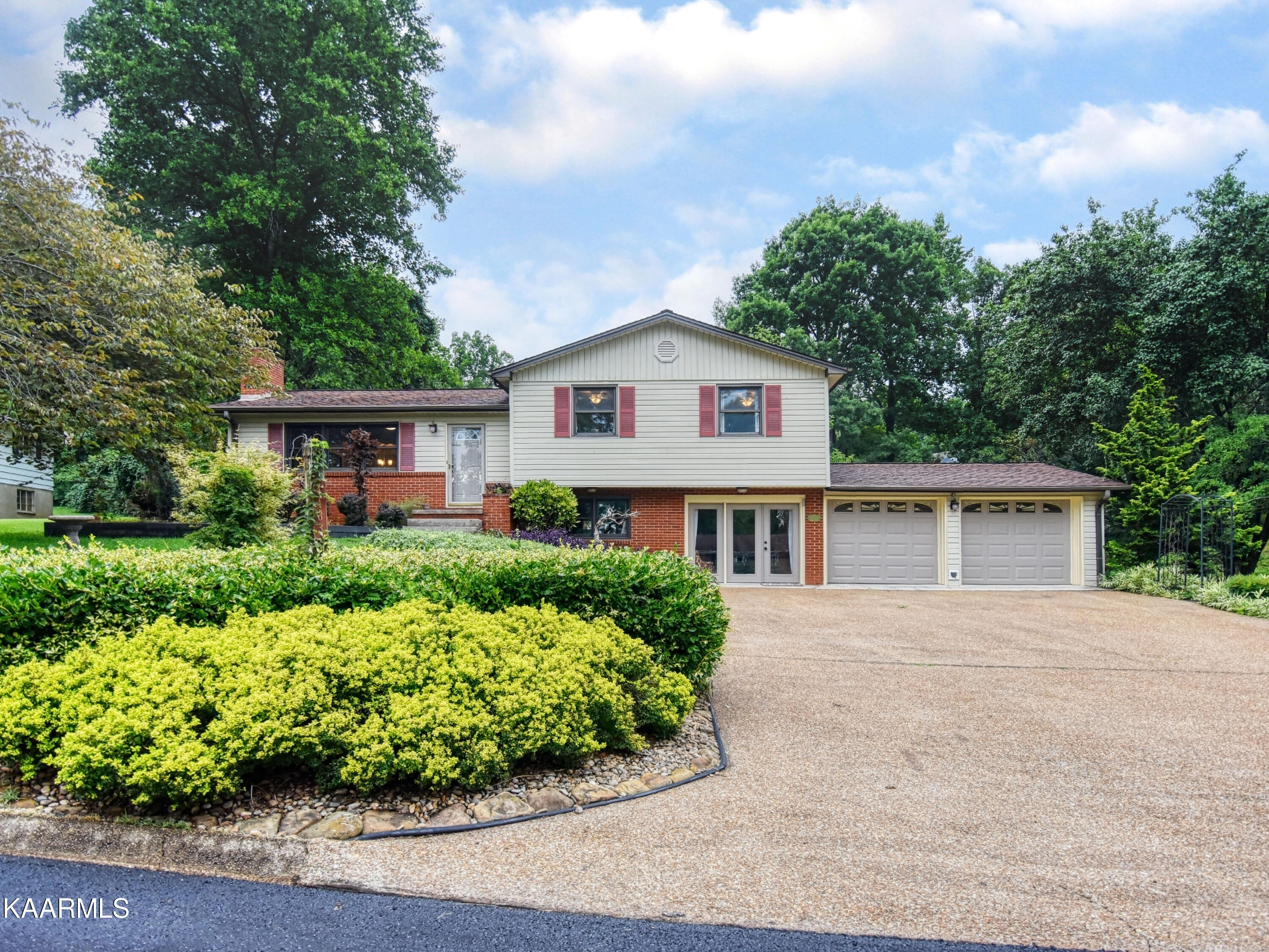 4433 Deerfield Road Knoxville, TN 37921 - Photo 2 of 32 4433 Deerfield 35