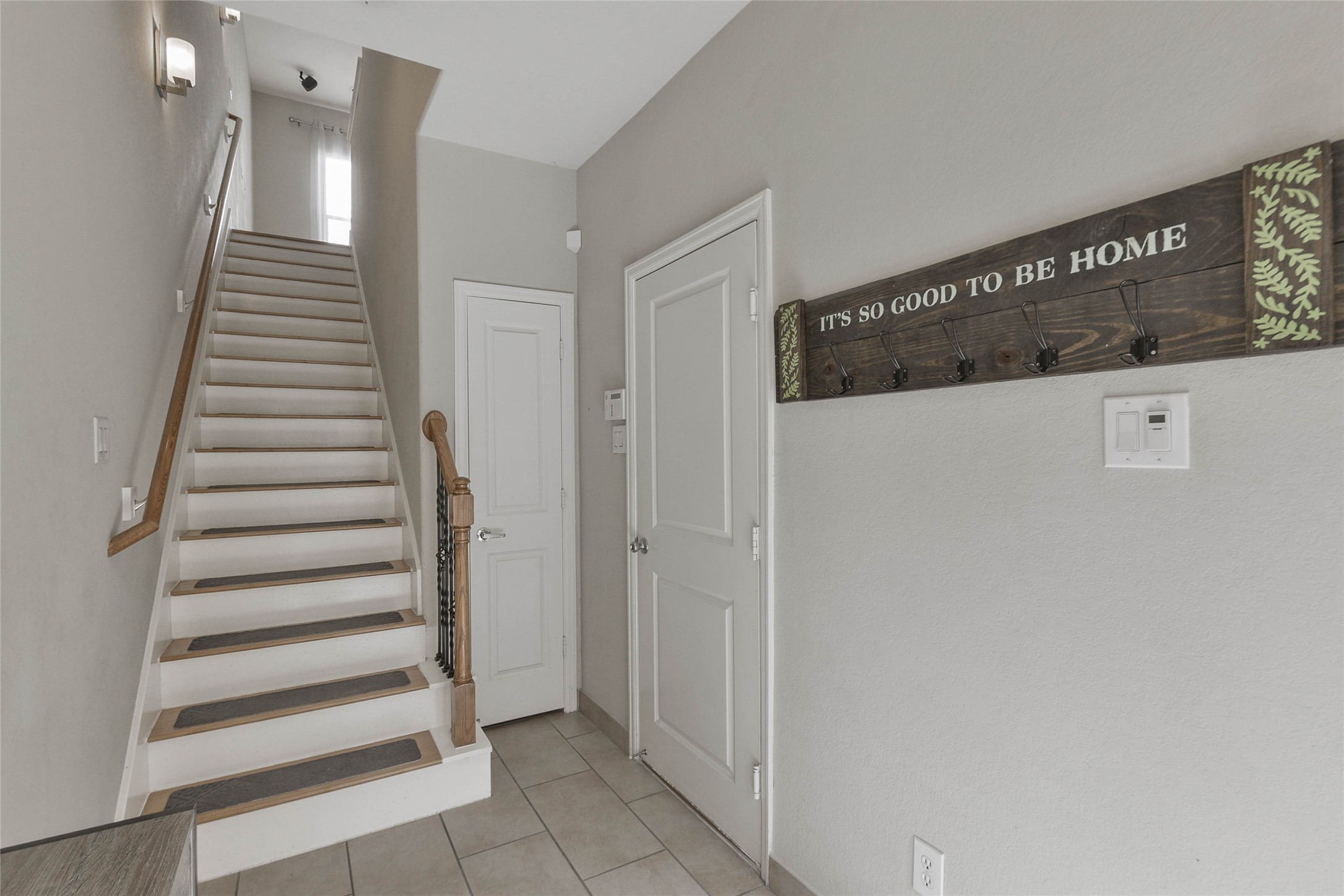 2904 Chenevert Street, Unit M Houston, TX 77004 - Photo 14 of 15 a view of entryway
